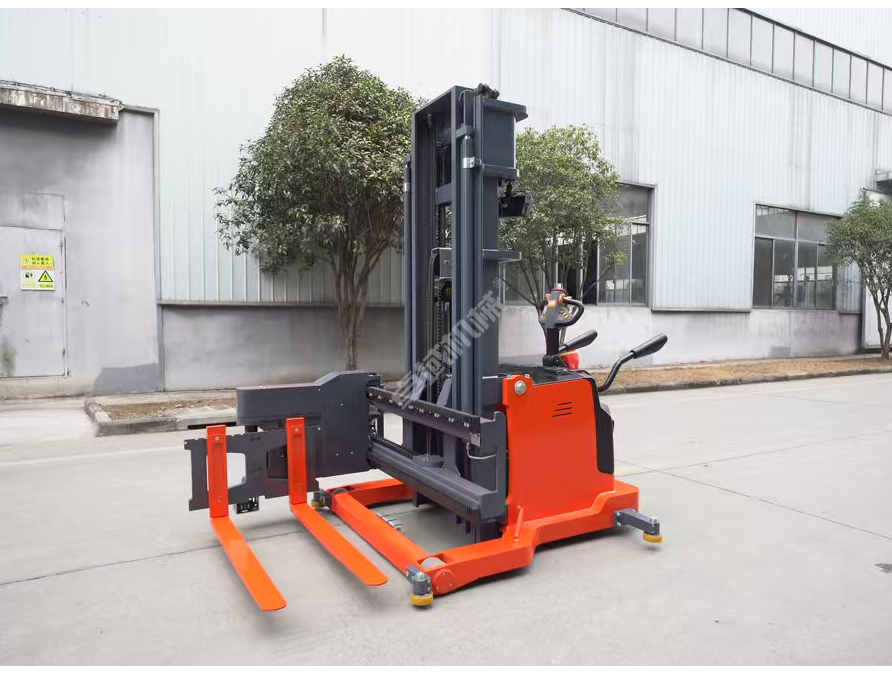 三向电动堆高车实拍图