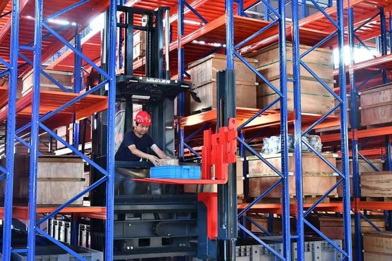 人上行三向叉车 人上行三向叉车